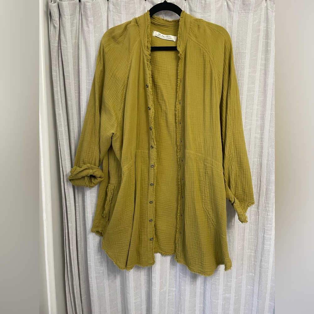 We the free summer daydream button-down. Size M.